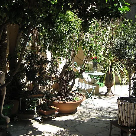 Готель Nina 2*