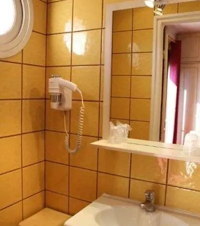 Nina Готель 2*