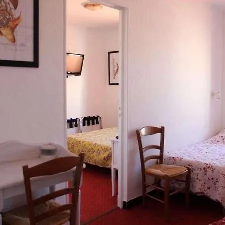 Готель Nina Антіб