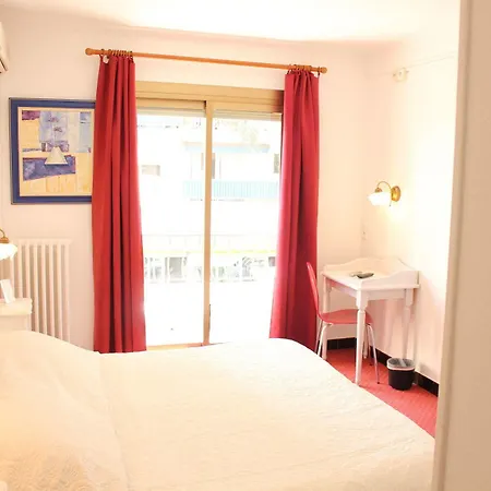 Otel Nina 2*