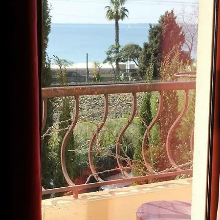 Szálloda Nina Juan-les-Pins