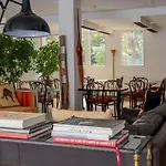 Отель Nina