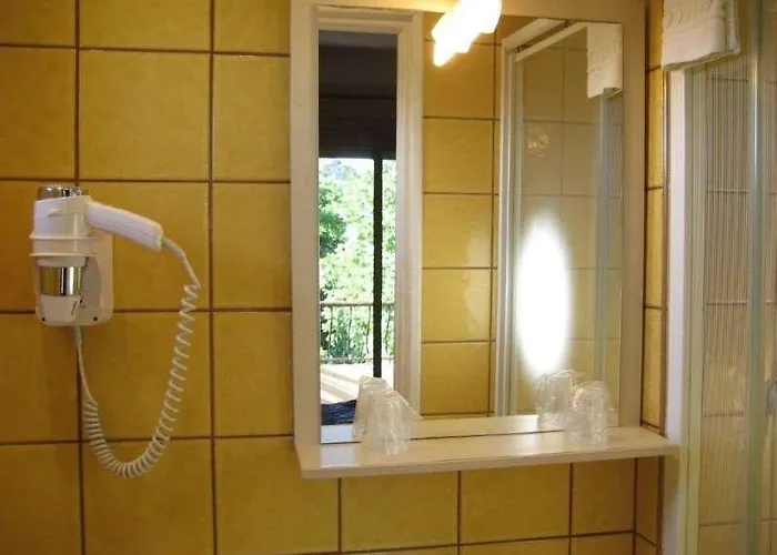 Nina アンティーブ